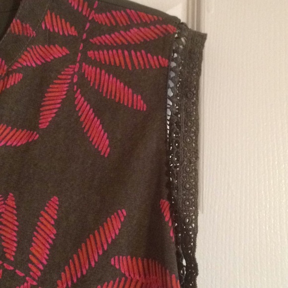 Top - Picture 2 of 3